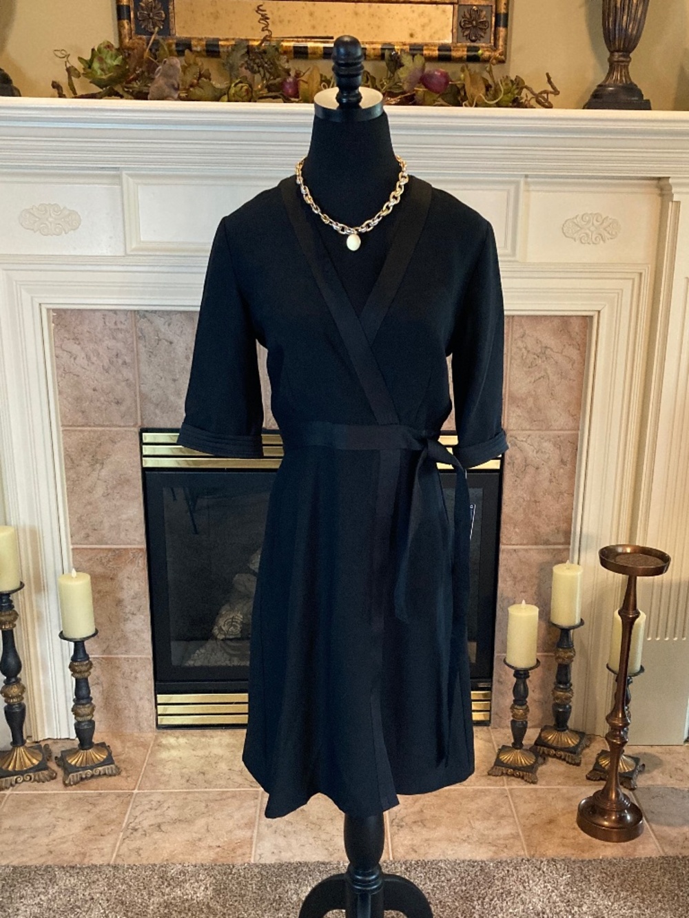 NWT TAHARI Arthur S. Levine Dress Black Long Sleeved V Neck Size 4